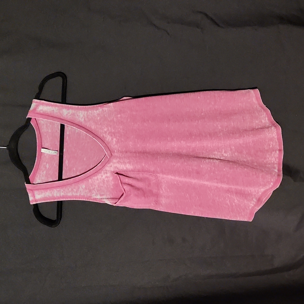 V- neck distressed pink tank, M